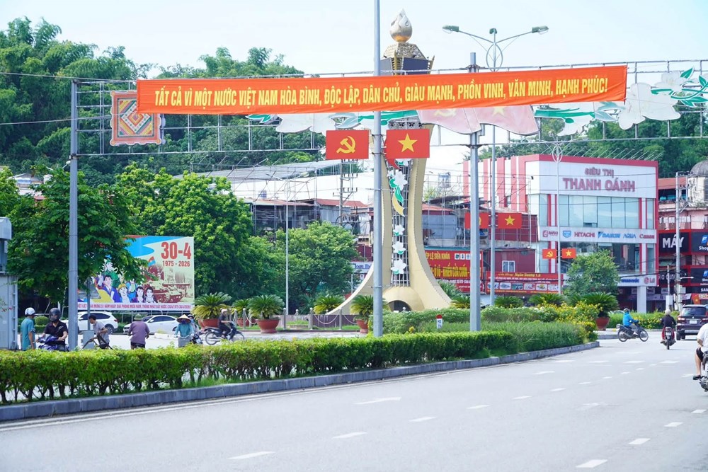 Điện Biên rực rỡ sắc màu chào mừng 81 năm Quốc khánh 2.9 - ảnh 2