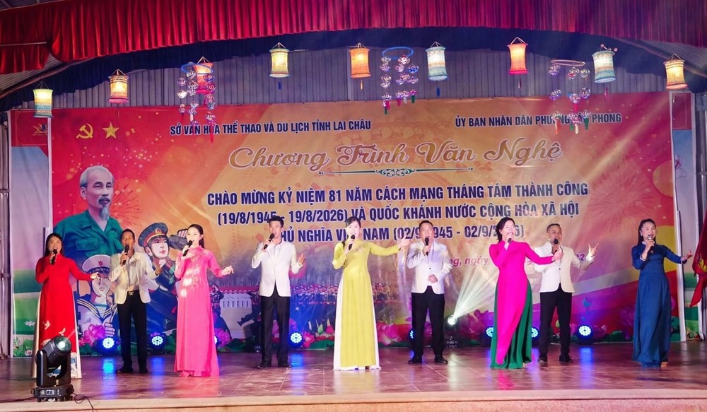 Lao Tỷ Phùng rộn ràng đêm văn nghệ chào mừng Quốc khánh 2.9 - ảnh 4