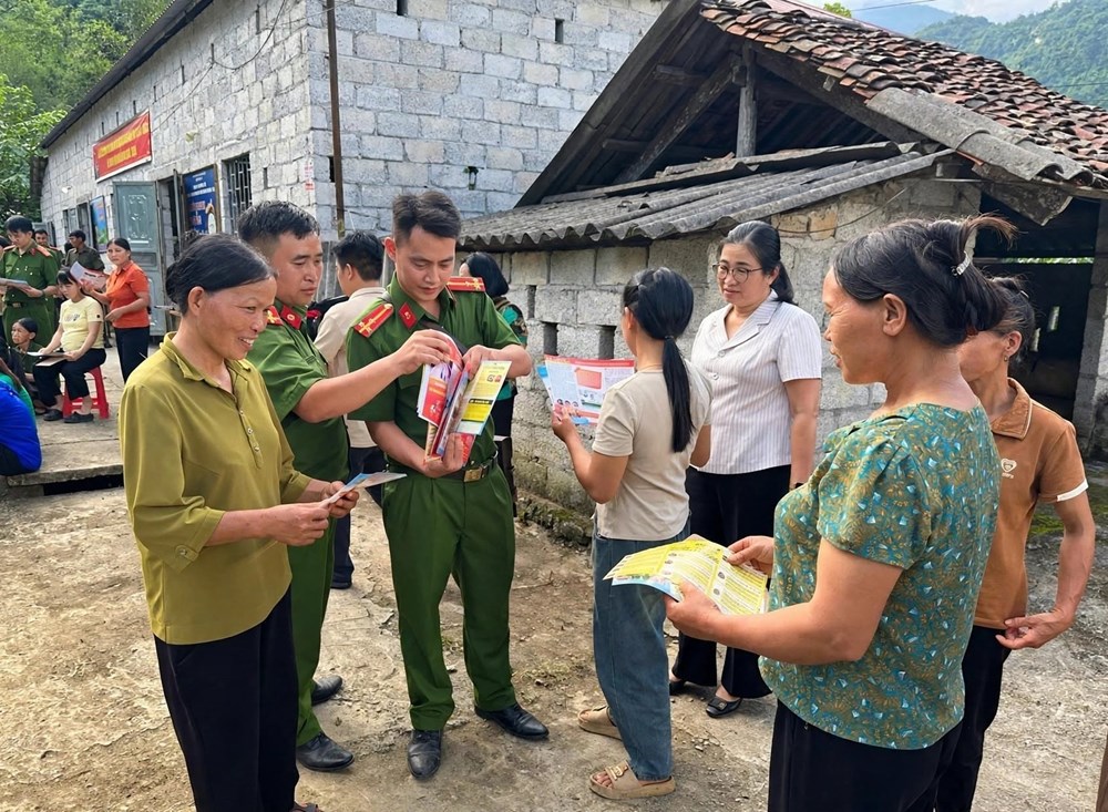 Quảng Uyên vận động người dân giao nộp vũ khí, vật liệu nổ và pháo - ảnh 1