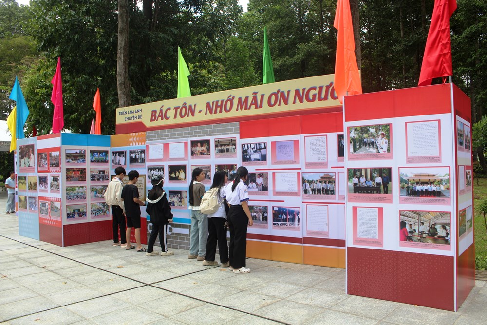 Về cù lao Ông Hổ, thăm quê hương Bác Tôn - ảnh 8