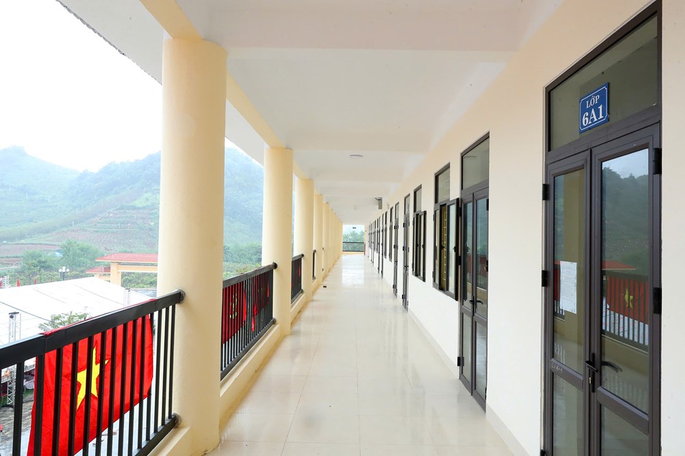 Rộn ràng đón ngôi trường mới nơi vùng biên giới Yên Sơn - ảnh 8