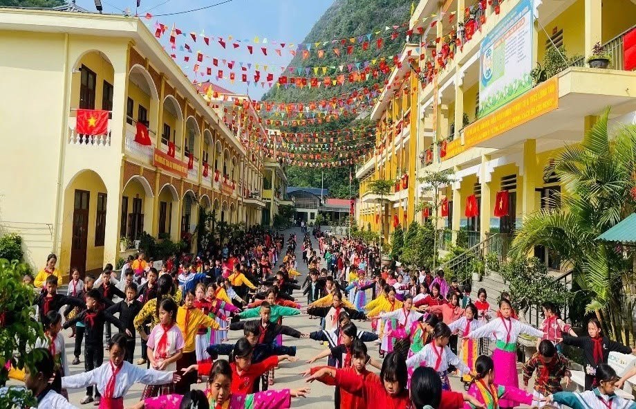 Lũng Cú sắp xếp trường học, tập trung nguồn lực cho giáo dục vùng biên - ảnh 2