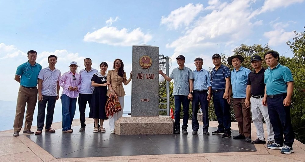 Vui Tết Độc lập ở cực Tây với hành trình chinh phục A Pa Chải - ảnh 3