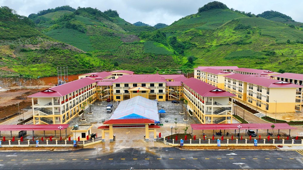 Rộn ràng đón ngôi trường mới nơi vùng biên giới Yên Sơn - ảnh 2