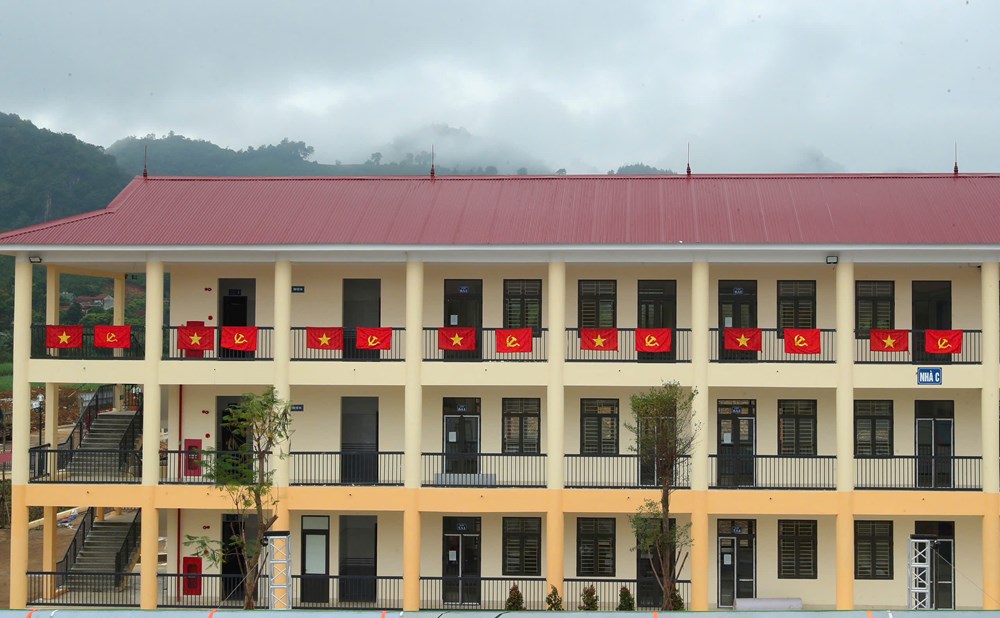 Rộn ràng đón ngôi trường mới nơi vùng biên giới Yên Sơn - ảnh 18