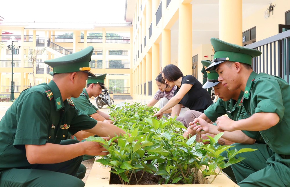 Rộn ràng đón ngôi trường mới nơi vùng biên giới Yên Sơn - ảnh 25