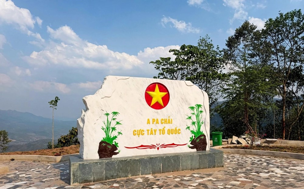 Vui Tết Độc lập ở cực Tây với hành trình chinh phục A Pa Chải - ảnh 2