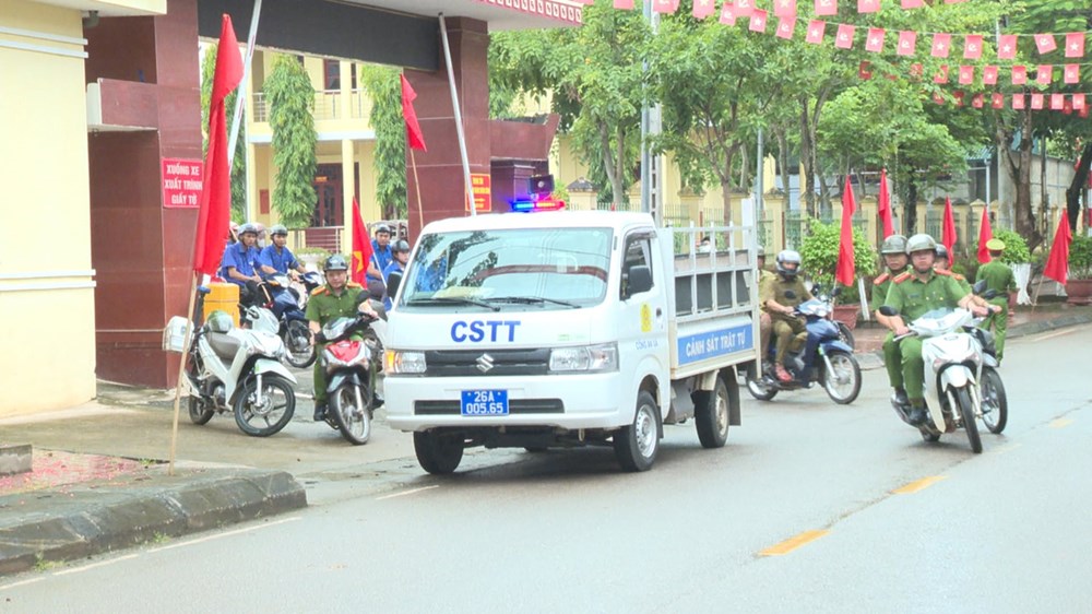 Yên Châu ra quân bảo đảm an toàn giao thông cho học sinh - ảnh 1