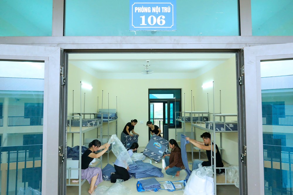 Rộn ràng đón ngôi trường mới nơi vùng biên giới Yên Sơn - ảnh 6