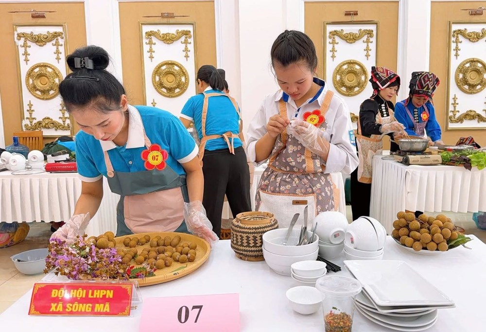 Ấm áp “Bữa cơm yêu thương” với trẻ em khó khăn ở Sơn La - ảnh 3