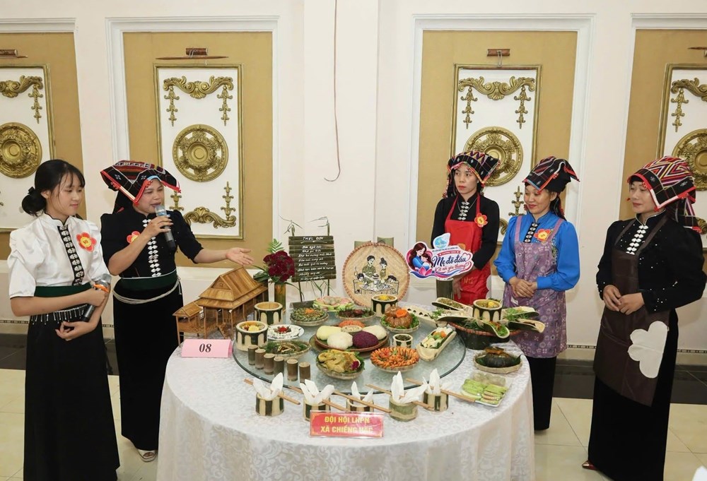 Ấm áp “Bữa cơm yêu thương” với trẻ em khó khăn ở Sơn La - ảnh 2