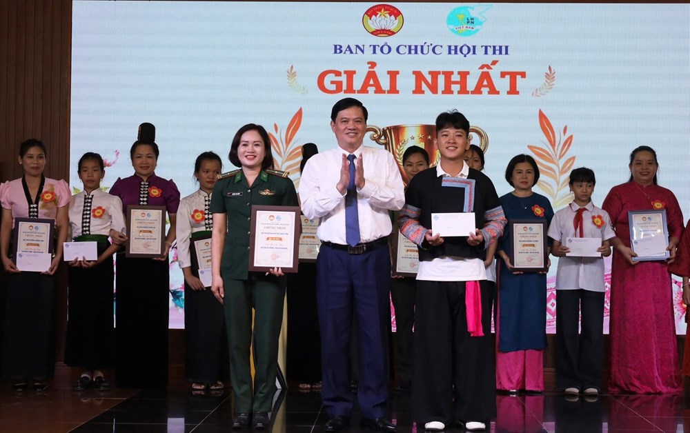 Ấm áp “Bữa cơm yêu thương” với trẻ em khó khăn ở Sơn La - ảnh 4