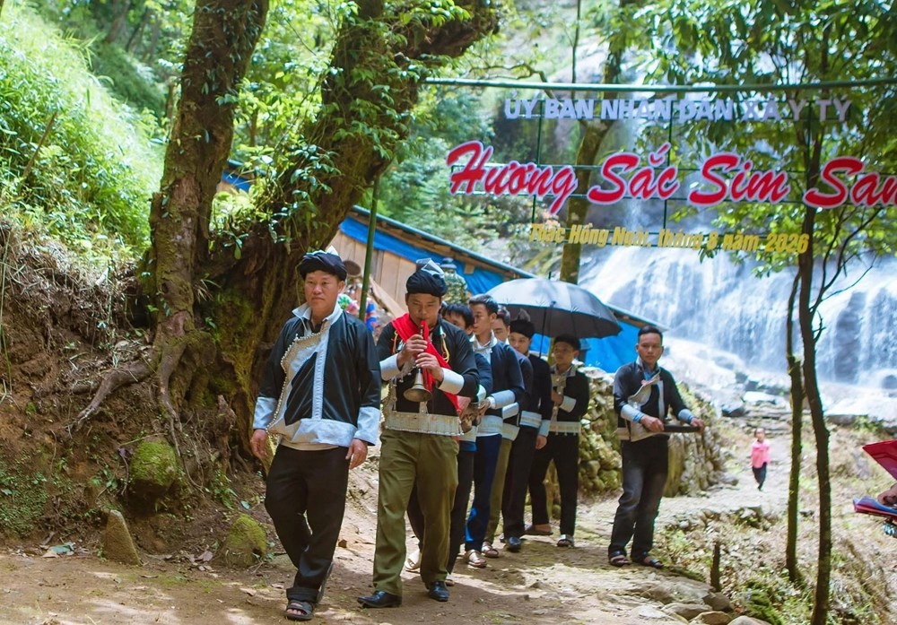 Khám phá “Hương sắc Sim San” giữa mùa thu Y Tý - ảnh 2