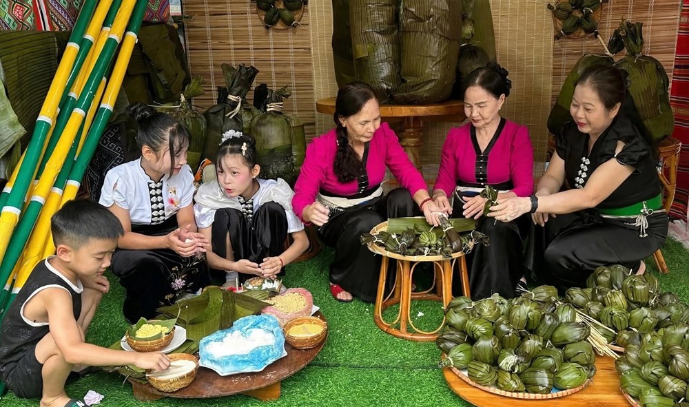 Rộn ràng Tết Xíp Xí của người Thái trắng ở Phù Yên - ảnh 3