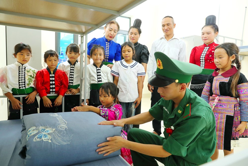 Ngôi trường nơi phên dậu Tổ quốc: Gieo chữ, dựng tương lai - ảnh 1