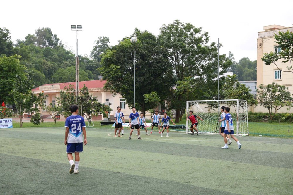 Hơn 500 VĐV tranh tài tại Giải Bóng đá, Cờ vua và Nhảy Flashmob Điện Biên - ảnh 3