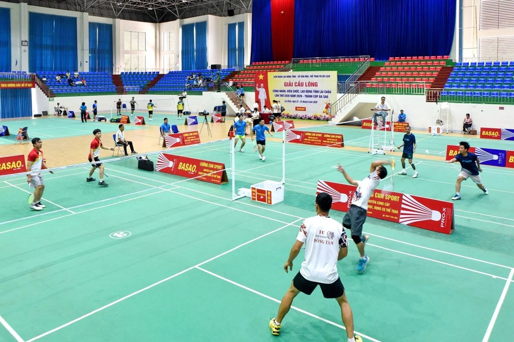 Gần 150 VĐV tranh tài tại Giải Cầu lông công nhân, viên chức, lao động Lai Châu - ảnh 2