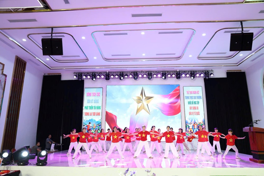 Hơn 500 VĐV tranh tài tại Giải Bóng đá, Cờ vua và Nhảy Flashmob Điện Biên - ảnh 4