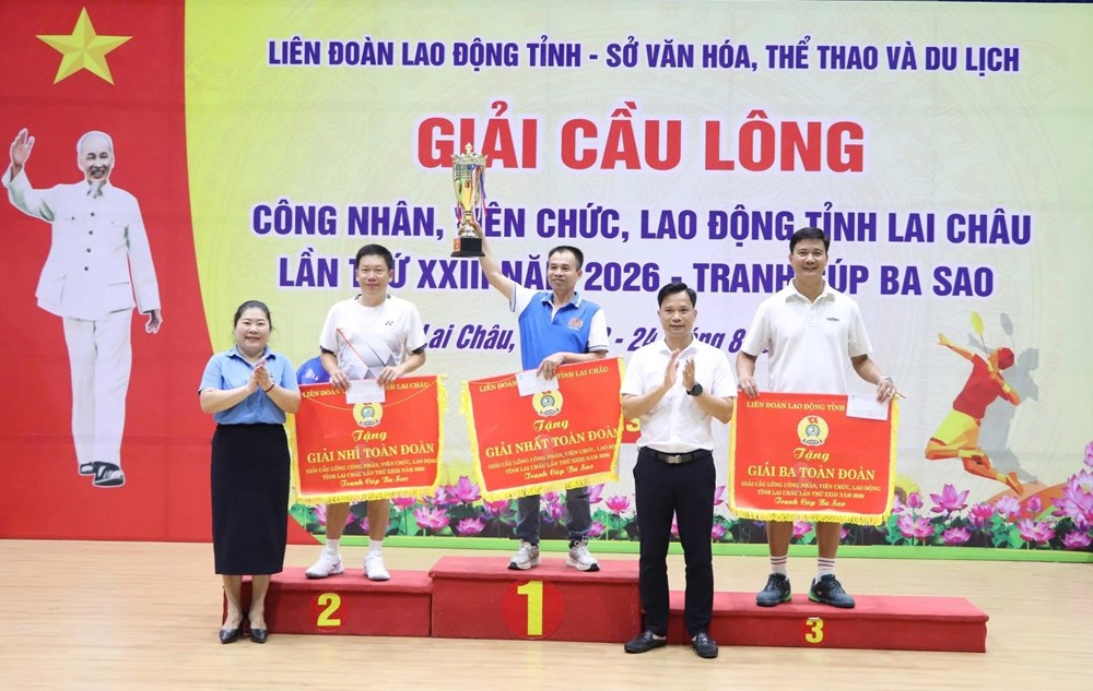 Gần 150 VĐV tranh tài tại Giải Cầu lông công nhân, viên chức, lao động Lai Châu - ảnh 3
