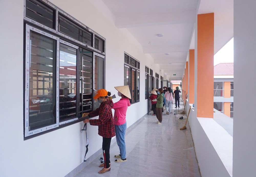 Vùng biên Núa Ngam tất bật chỉnh trang trường lớp, sẵn sàng đón năm học mới - ảnh 5