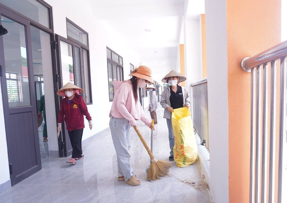 Vùng biên Núa Ngam tất bật chỉnh trang trường lớp, sẵn sàng đón năm học mới - ảnh 6