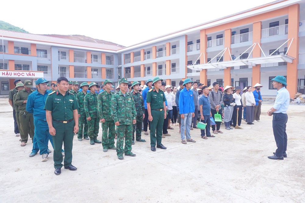 Vùng biên Núa Ngam tất bật chỉnh trang trường lớp, sẵn sàng đón năm học mới - ảnh 2