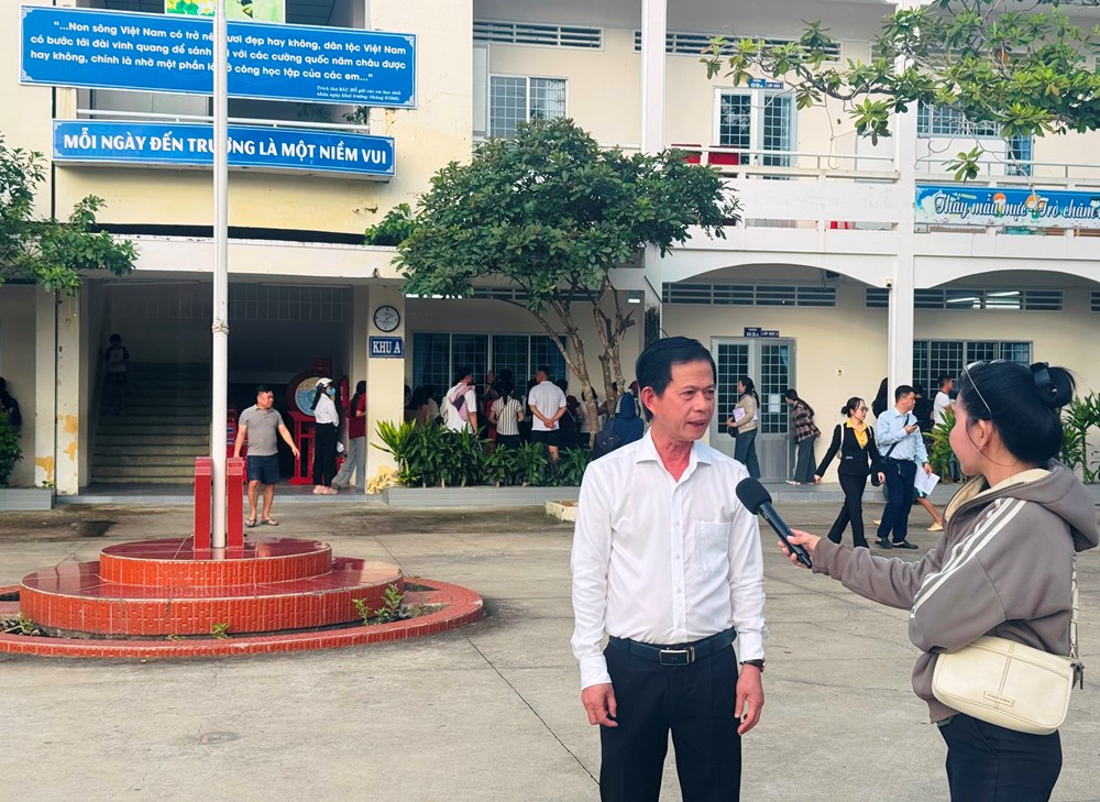 Học sinh ở An Giang rộn ràng ngày đầu tựu trường - ảnh 2