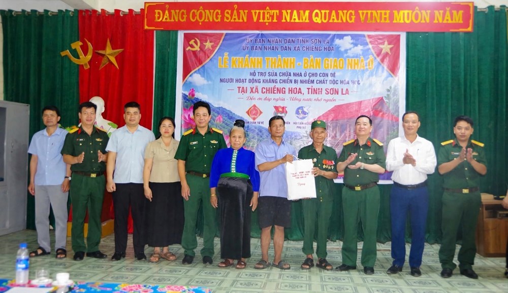 Bộ CHQS tỉnh Sơn La chăm lo nhà ở cho thân nhân người có công - ảnh 1