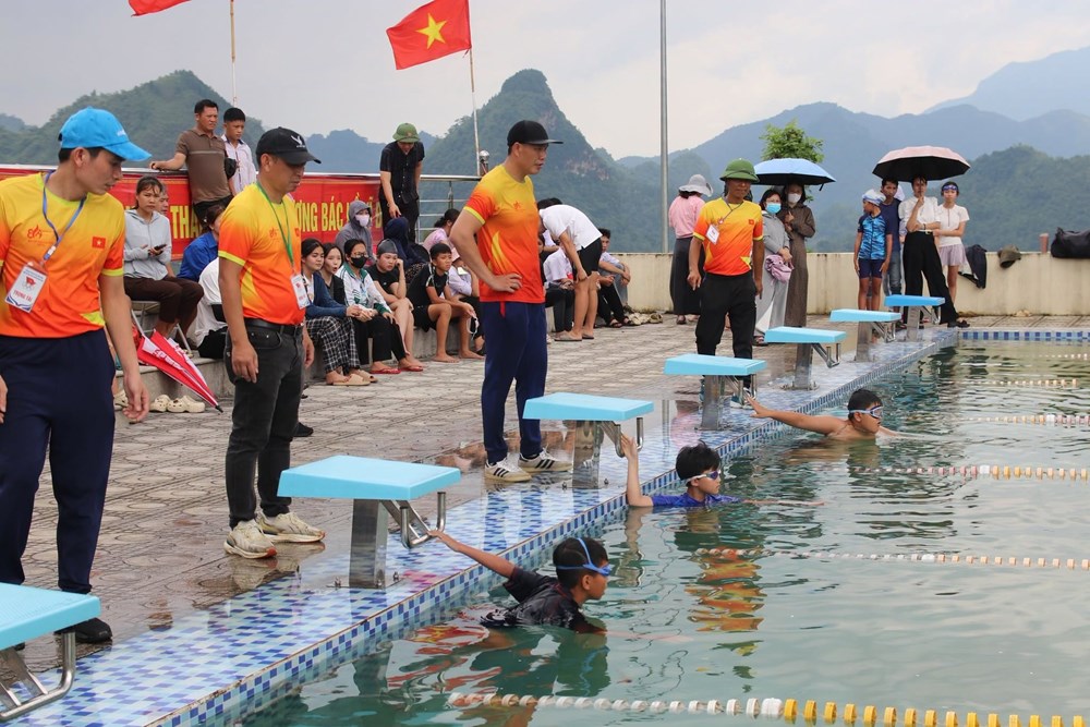 Lai Châu phát động toàn dân tập luyện môn bơi, phòng, chống đuối nước trẻ em - ảnh 2