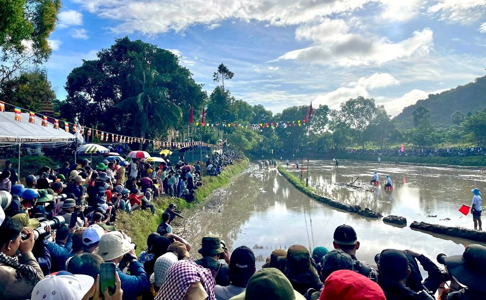 Về Bảy Núi xem đua bò, khám phá sắc màu văn hóa Khmer - ảnh 4