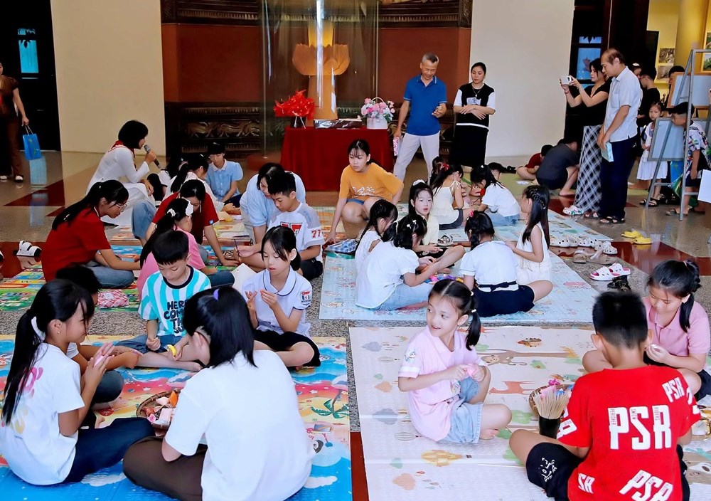Thiếu nhi Lào Cai gửi thông điệp sống xanh qua những bức tranh - ảnh 4