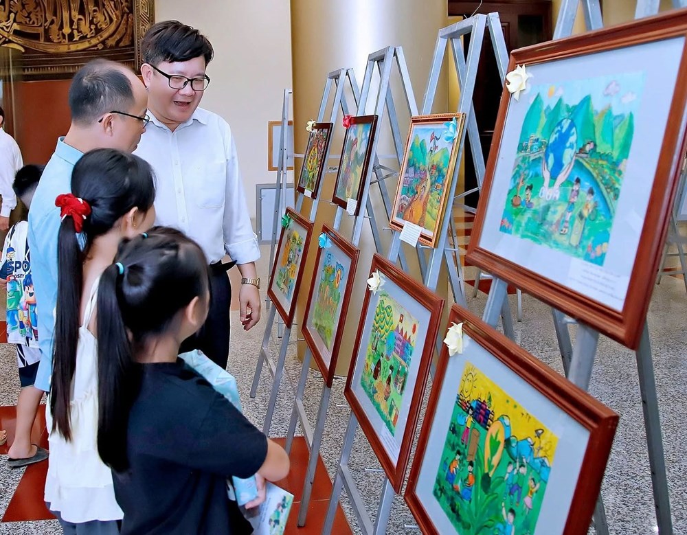 Thiếu nhi Lào Cai gửi thông điệp sống xanh qua những bức tranh - ảnh 1