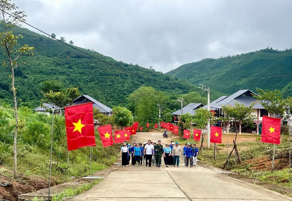Làng Nủ rực rỡ cờ hoa đón Tết Độc lập - ảnh 2