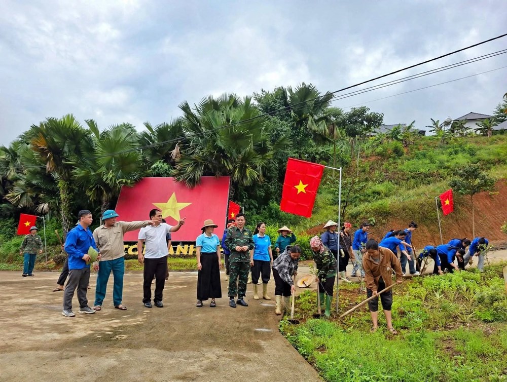 Làng Nủ rực rỡ cờ hoa đón Tết Độc lập - ảnh 3