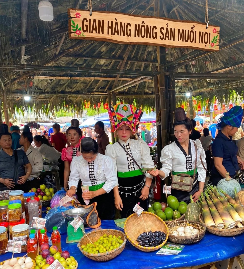 Phiên chợ vùng cao Muổi Nọi hút du khách dịp Quốc khánh 2.9 - ảnh 6