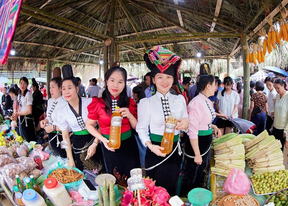 Phiên chợ vùng cao Muổi Nọi hút du khách dịp Quốc khánh 2.9 - ảnh 12