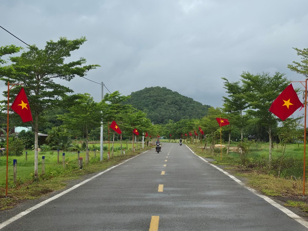 Hà Tiên rực rỡ “Sắc cờ nơi biên cương” đón Tết Độc lập - ảnh 10