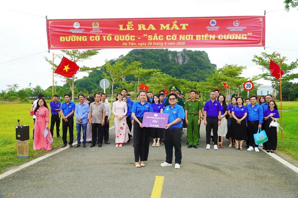 Hà Tiên rực rỡ “Sắc cờ nơi biên cương” đón Tết Độc lập - ảnh 4