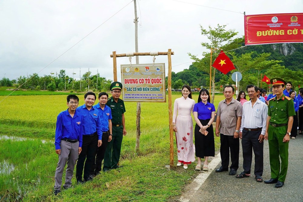 Hà Tiên rực rỡ “Sắc cờ nơi biên cương” đón Tết Độc lập - ảnh 5
