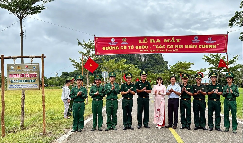 Hà Tiên rực rỡ “Sắc cờ nơi biên cương” đón Tết Độc lập - ảnh 6