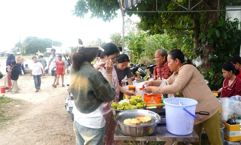Vĩnh Hậu rộn ràng lễ hội mùa nước nổi - ảnh 7