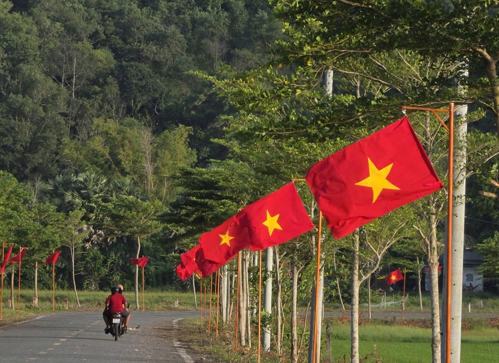 Hà Tiên rực rỡ “Sắc cờ nơi biên cương” đón Tết Độc lập - ảnh 9