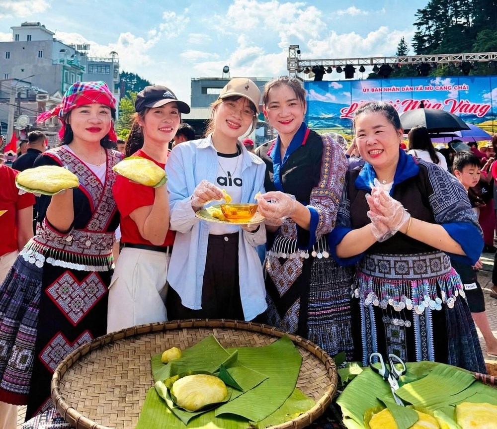 Về Mù Cang Chải vui hội giã bánh giày độc đáo của người Mông - ảnh 10