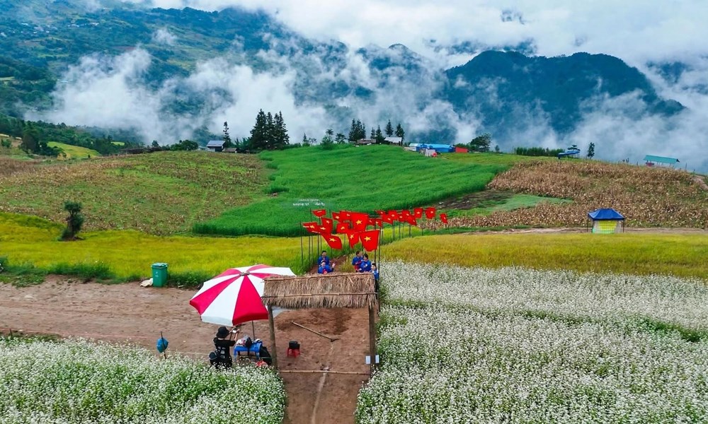 Rực rỡ “Đường cờ Tổ quốc” nơi biên cương Pà Vầy Sủ - ảnh 3