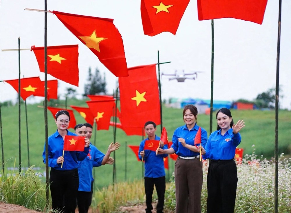 Rực rỡ “Đường cờ Tổ quốc” nơi biên cương Pà Vầy Sủ - ảnh 9