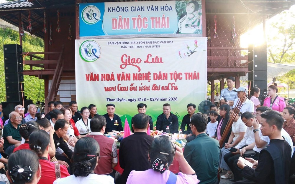 Độc đáo Lễ buộc chỉ cổ tay của người Thái ở Than Uyên - ảnh 2