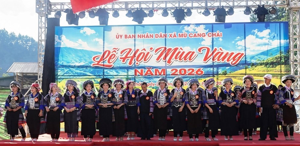 Sắc màu văn hóa Mông làm nên sức hút mùa vàng Mù Cang Chải - ảnh 1