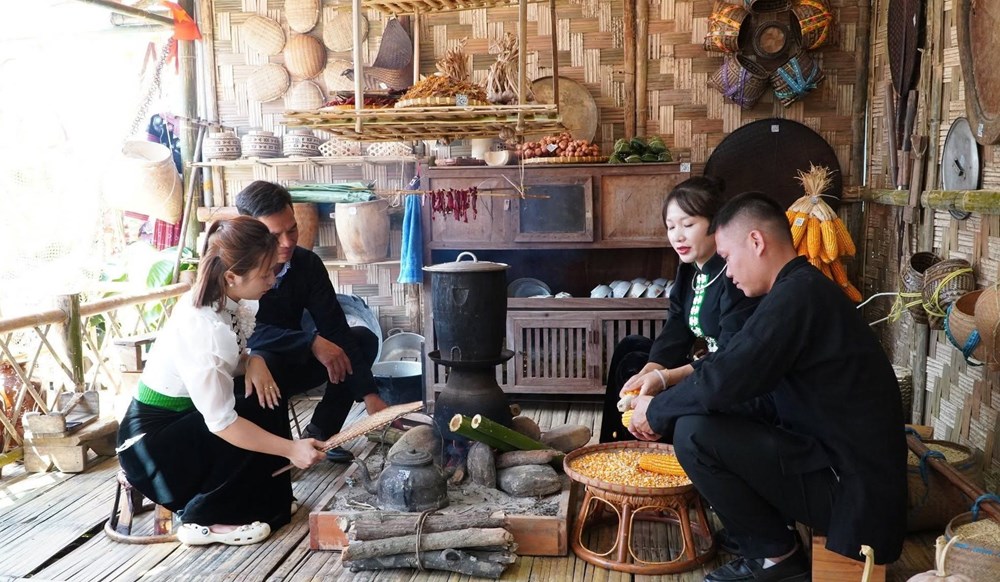 Mộc Châu rộn ràng sắc màu văn hóa chào đón Quốc khánh 2.9 - ảnh 11