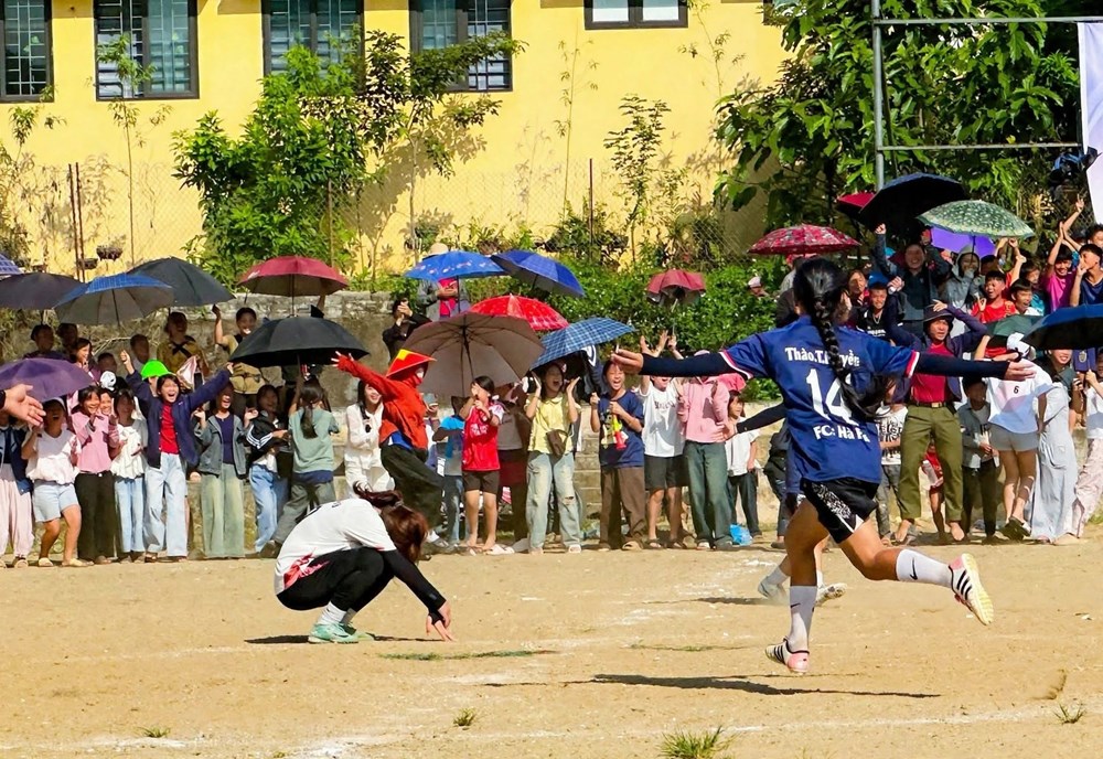 Phụ nữ vùng cao Tân Hợp tranh tài bóng đá dịp Quốc khánh 2.9 - ảnh 8