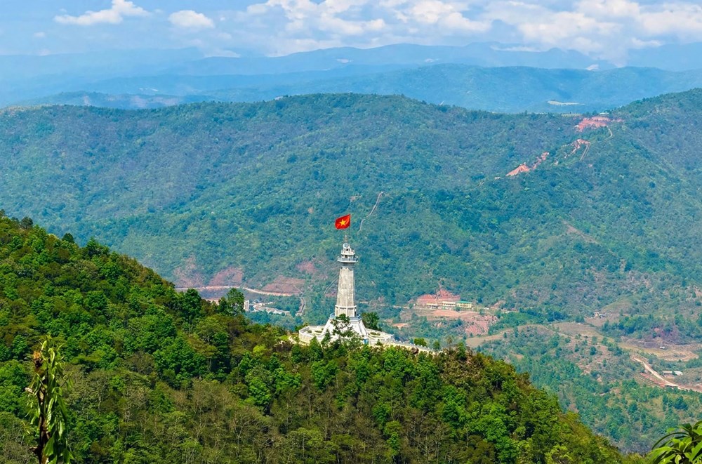 A Pa Chải đón khách nơi “một tiếng gà gáy ba nước cùng nghe“ - ảnh 1